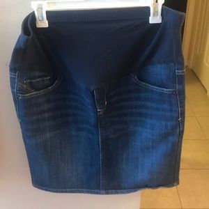 Size 8 old navy maternity jean skirt